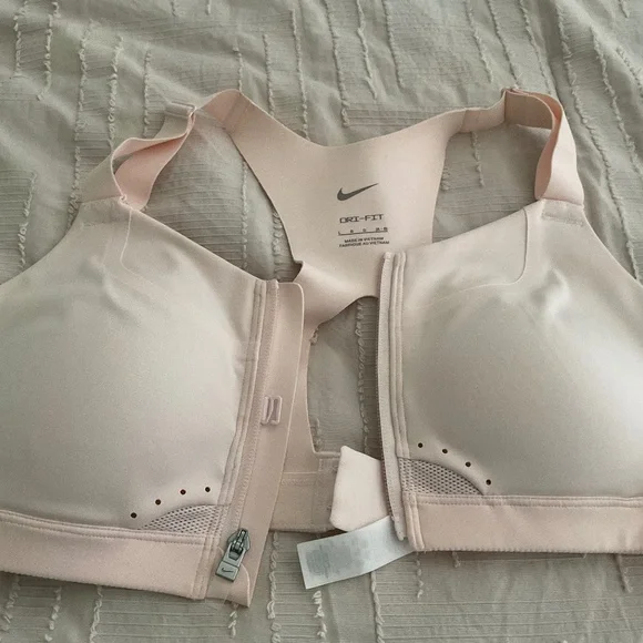 Nike sports bra - Picture 1 of 4